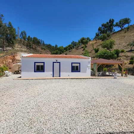 לינה וארוחת בוקר Casa Rochinha 3*